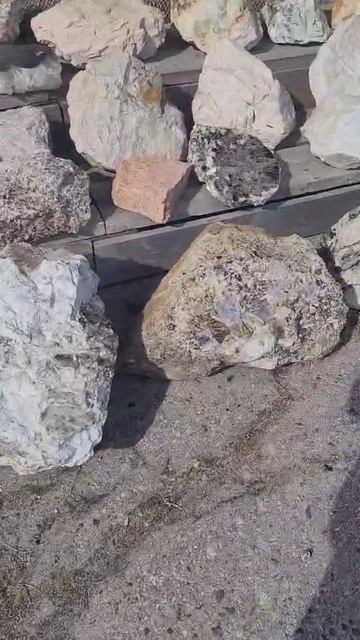 Экспозиция минералов и пород под открытым небом