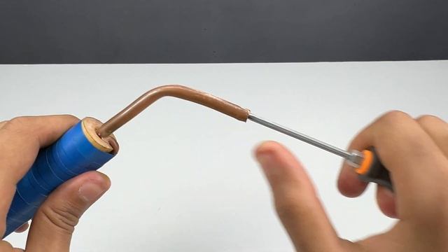 Invention from a used 1.5V battery that you shouldn't throw away.mp4
