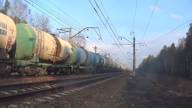 Электровоз ВЛ10У-1005 с грузовым поездом