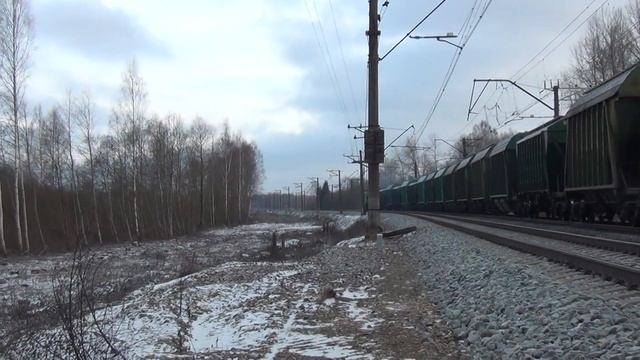 Тепловоз 2ТЭ10У-0215 с грузовым поездом