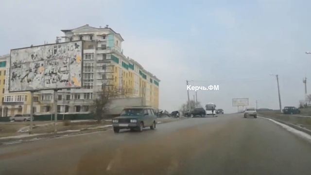 Грузовик рассыпал профнастил и стройматериалы на про?