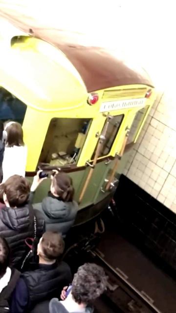 Метро Сокольники, встреча ретро поезда