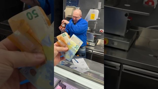 Как достать огурцы из банки с помидорами