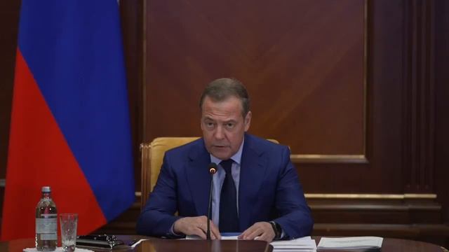 Почти 200 тысяч военных: Дмитрий Медведев рассказал о наборе контрактников в российскую армию