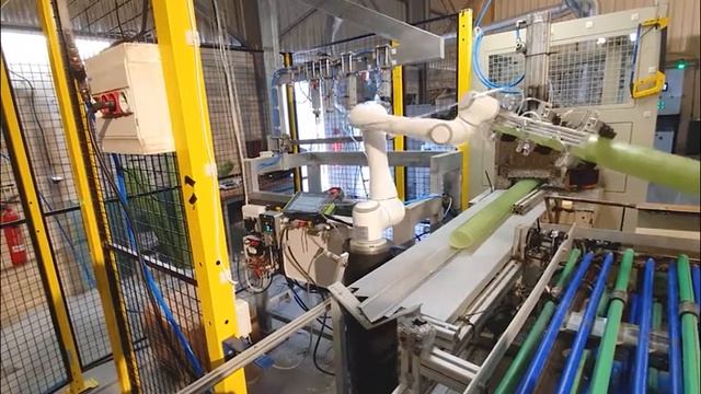 Collaborative_robot_EC66_of_Elite_Robots_in_action_at_portuguese (пр-во пластмасс)