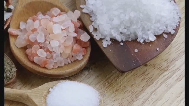 Засыпьте Соль в Унитаз и Раковину 🧂 Что Произойдёт — Вас Удивит! Простой Трюк для Чистоты и Свежест