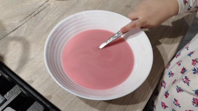 РИТА И МАМА ГОТОВЯТ КИСЕЛЬ