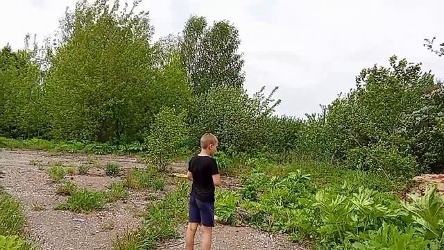 кто следит и бегает за а нами .