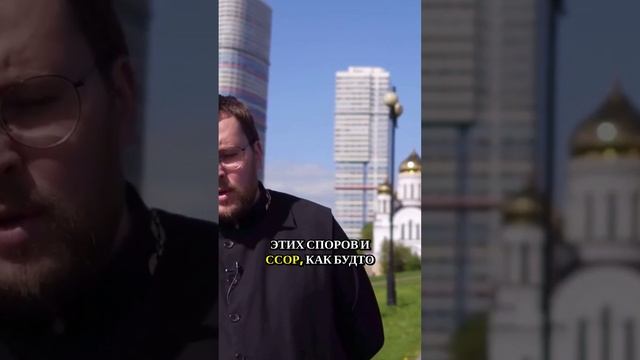 Вы не поверите, кто появился на фото среди паломников в русском монастыре
