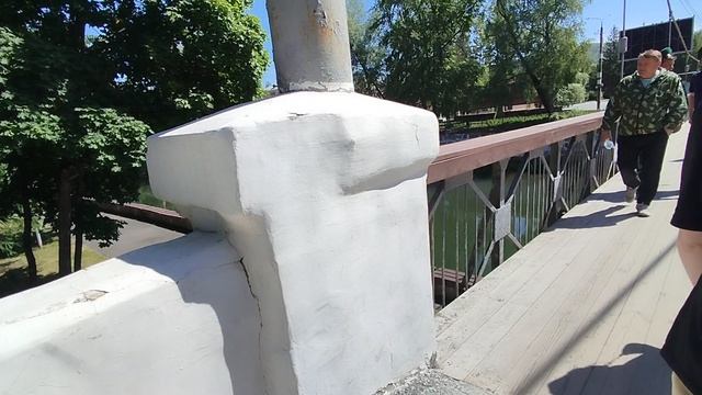 гуляю по мосту в парке Пилютова