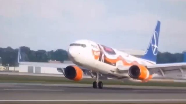 B737 посадка на левую стойку шасси на симуляторе