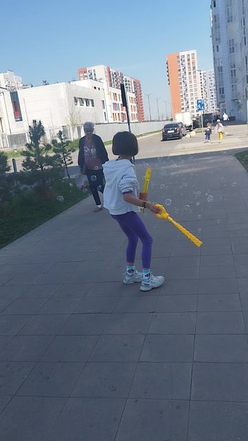2025 04 20_Мыльные пузыри в Н.Ватутинках