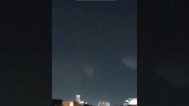 Это видео было снято в Мексике во время грозы.