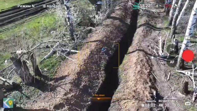 Наш квадрокоптер режет лопастями оптоволокно FPV-дрона хохлов и обезвреживает его  Уникальные ка...