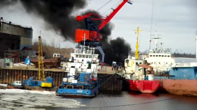 Горит судно Павел Башмаков