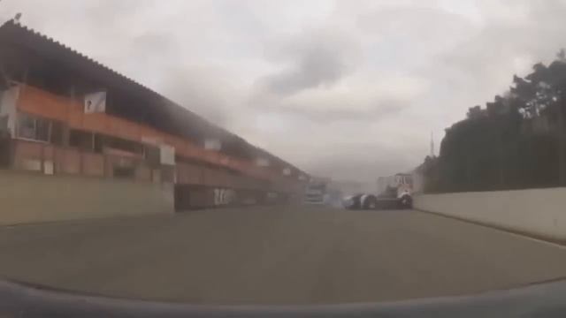 Аварии грузовиков на авто гонках. Гонки на грузовиках (Подборка аварий на грузовиках)