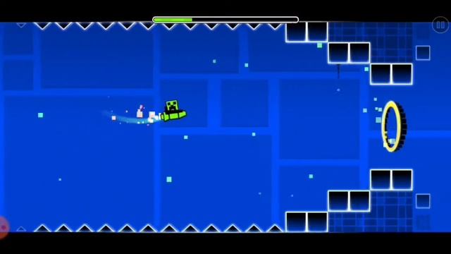 играю в Jumper и в изи демон (Geometry Dash)