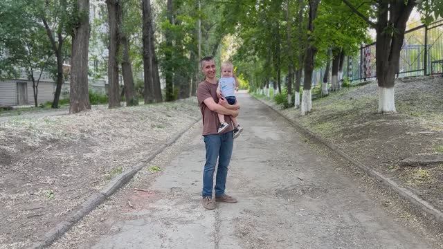 Уже умеем держать ручку