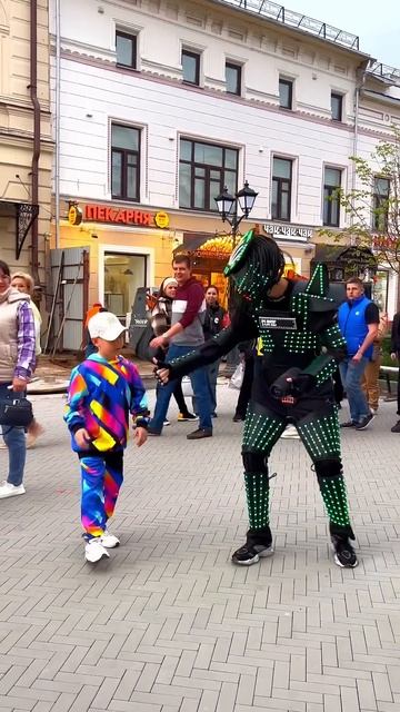 ASTRONOMIA TUZELITY!!  LITTLE BOY DANCING  REAL LIFE