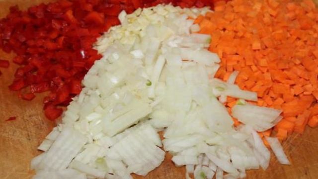 Солянка с болгарским перцем и мясным миксом