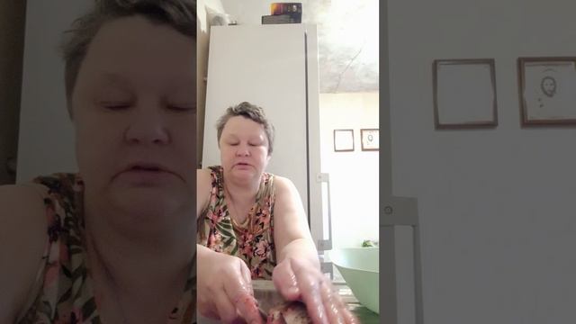 Б.Фрося чистит Карасей!!!!💞💞💞💞💞💞💞💞💞