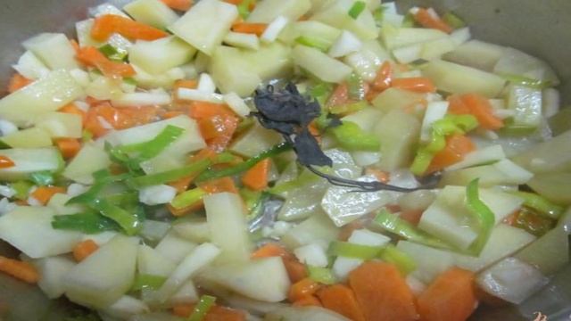 Овощной суп с горошком и ньокки