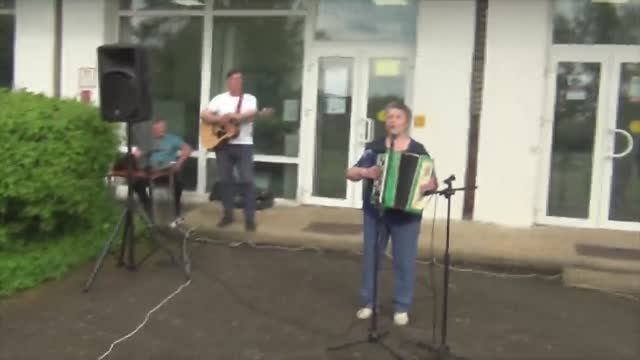 Мосты, соединяющие нас!
25.05.25 г у библиотеки им.Я.И.Бередникова КЛАП "Бард и Ко" и КАП "Радуга"