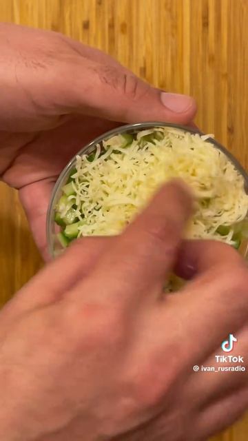 Салат с кальмаром
