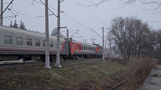 ЭП1-077 с поездом №367С КисловодскーКиров