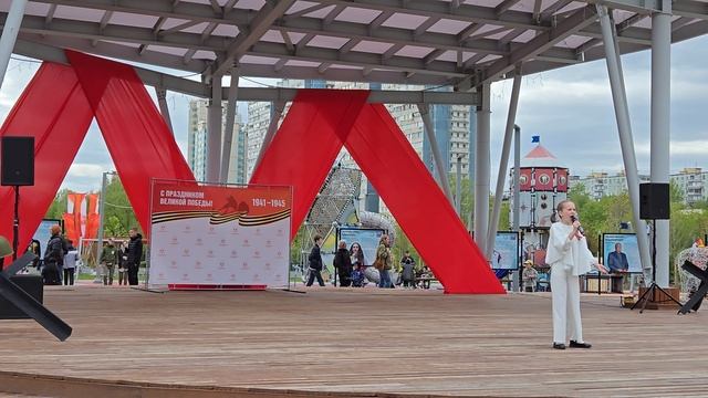 О той весне. Выступление на сцене Ясенево.  9 мая 2025. Поёт Михальченко Ульяна