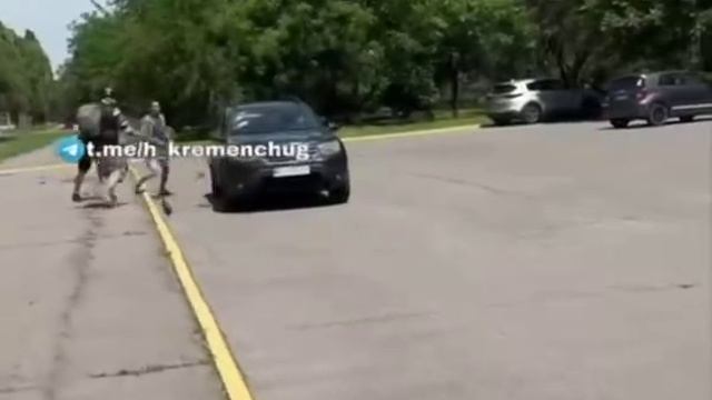 А так в Кременчуге проходит встреча ТЦКшников и потенциальных "добровольцев"