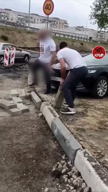 Симферополе вандалы решили объехать пробку на Бородинском кольце