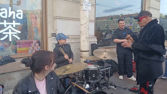 ПИТЕР ❤️ТАНЦОР МАЙКЛ 🤗И МОЛОДОЙ БАРАБАНЩИК 🥁🥁🥁