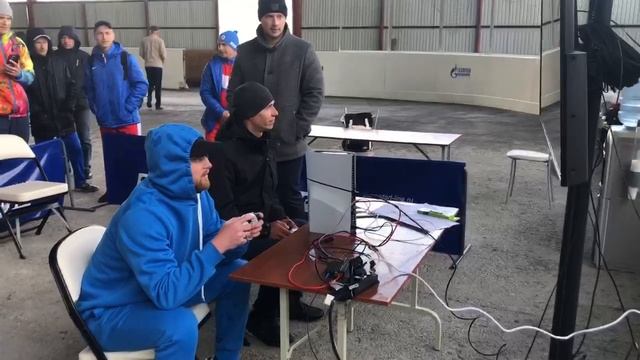 Начались соревнования по фиджитал -спорту.