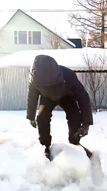 друг прыгает
