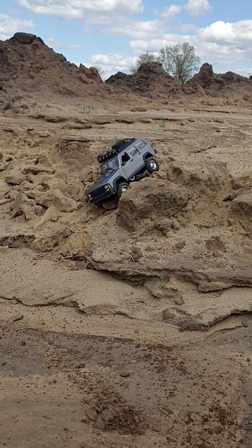 Съезд с горки на MN-78 #rc #rccar #crawler #4x4rc #scale #rclife #mnmodel #mnrc #mn78 #jeep