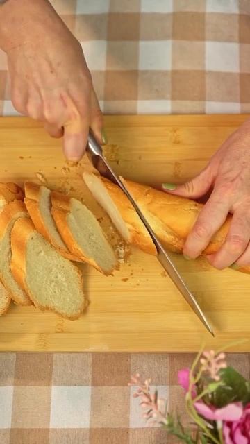 Сыр камамбер в духовке с багетом и помидорами👍😍