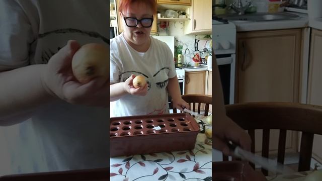 Я в ванной поплавала 😁
Кто знает как часто надо менять воду у лука?