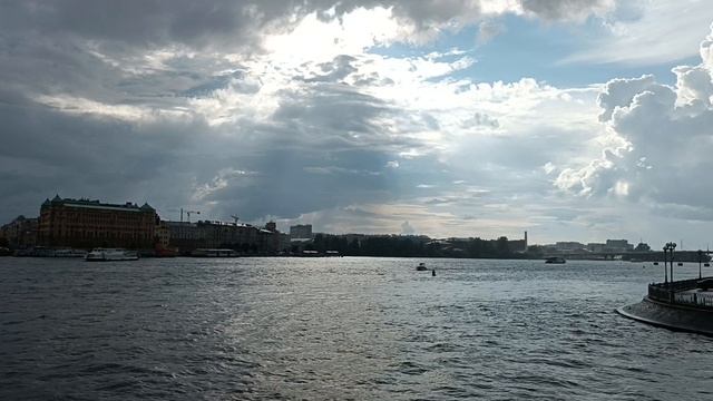 Благовещенский мост и набережная Макарова