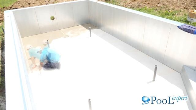 Монтаж на басейн Soleo с преливен улей от екипа на Pool Expert