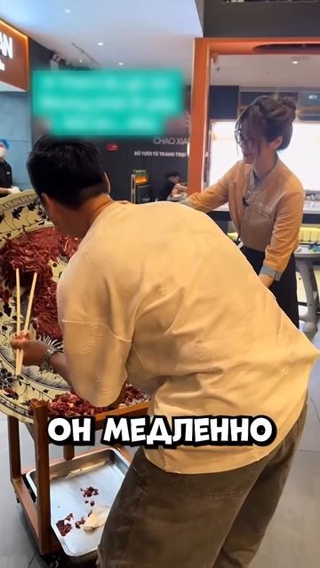 Он рискует всем ради тончайших ломтиков мяса #shorts