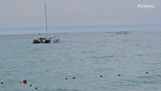 Кабардинка Центральный пляж сегодня 29 мая 2025. Обстановка на пляже, море и погода. Мазута нет