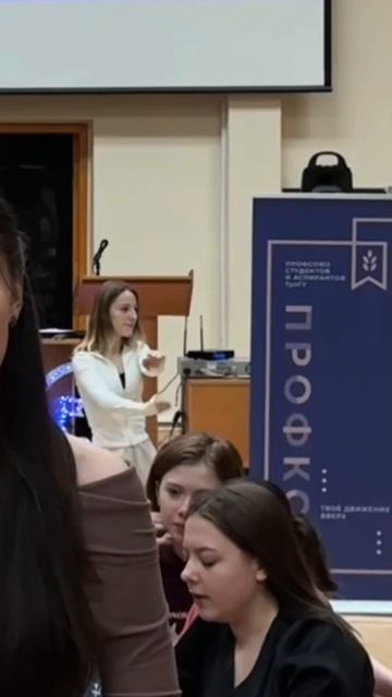 ⚡ Иногда незнакомцы в кадре тоже помогают нам творить искусство!