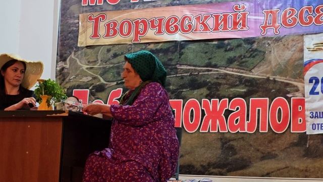 Сценка_Сельская и городская в поезде.mp4