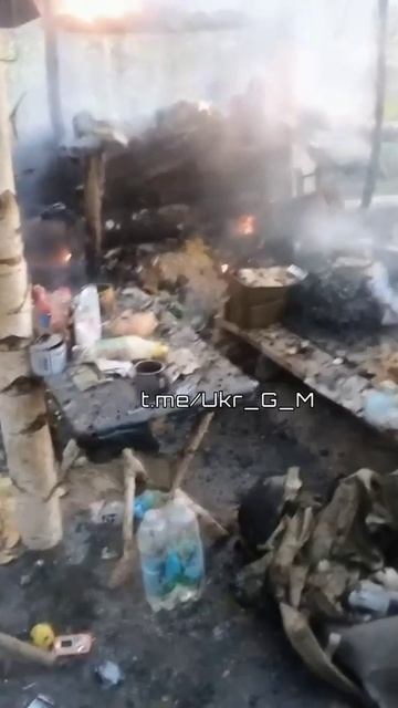 ❗️Красиво горит🔥 🇺🇦Укрытие боевиков ВСУ догорает после прямого попадания снаряда российской артил