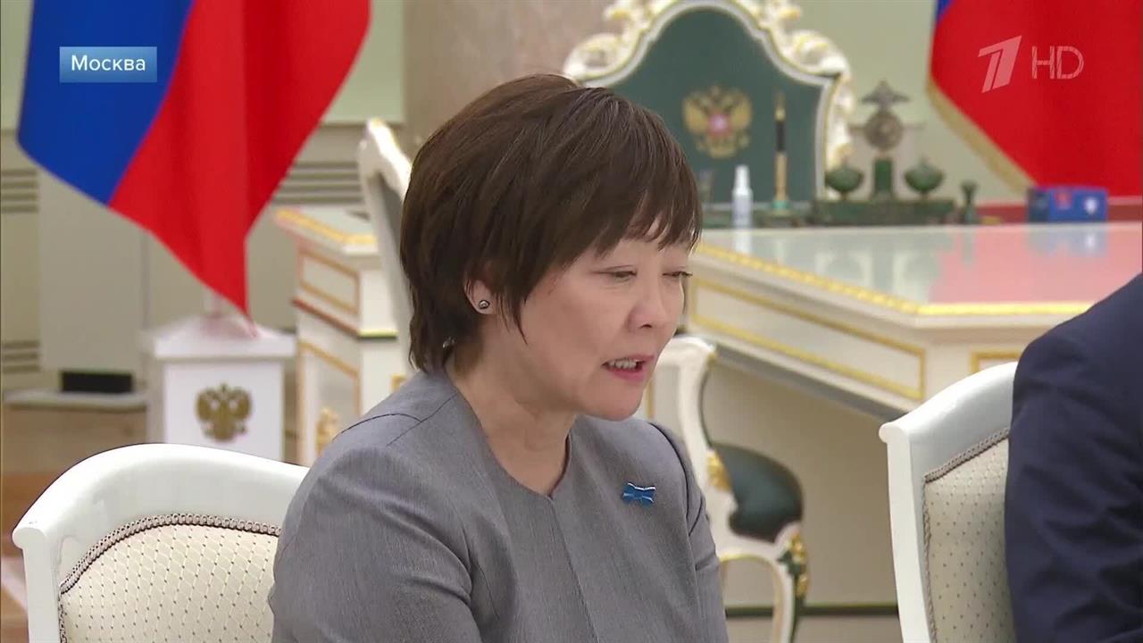Путин провел встречу с вдовой экс-премьера Японии Синдзо Абэ