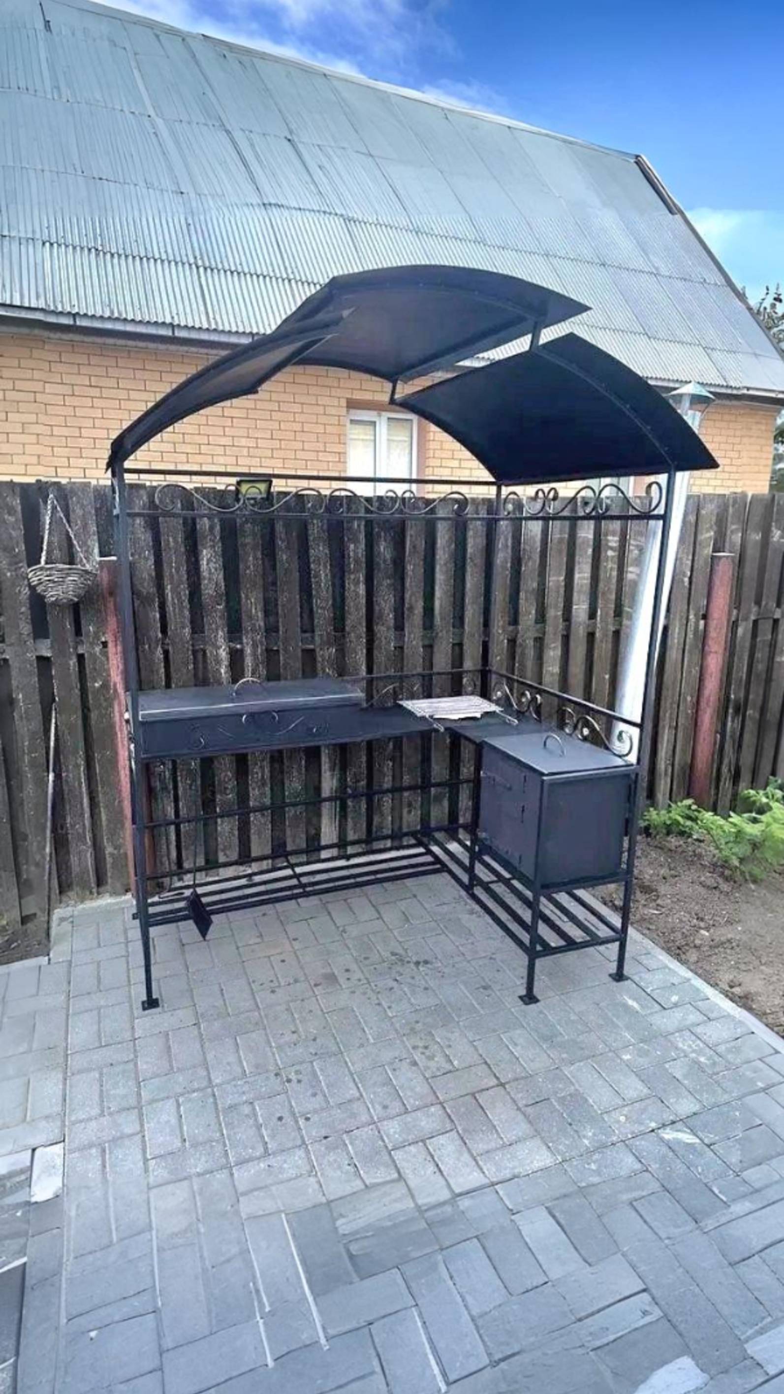 Мангал "Париж-5" по т.84957644402 или mos-mangal.ru/?p=29704
⠀
