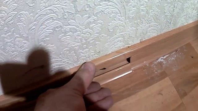 Как монтируются плинтуса с кабель-каналом.