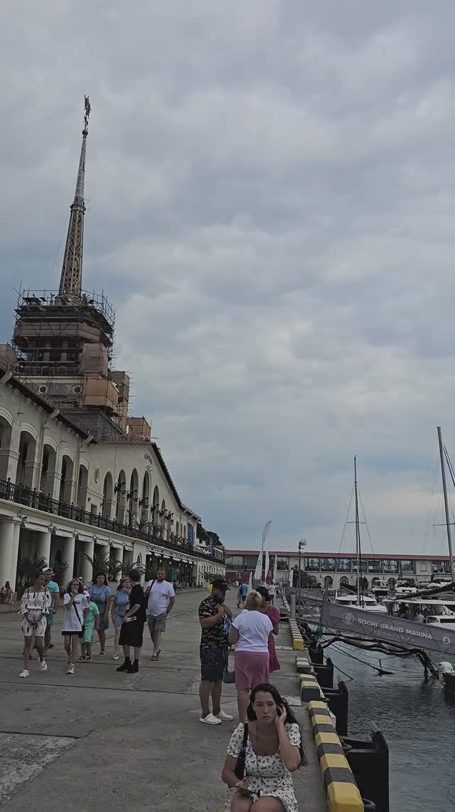 Город Сочи, в порту