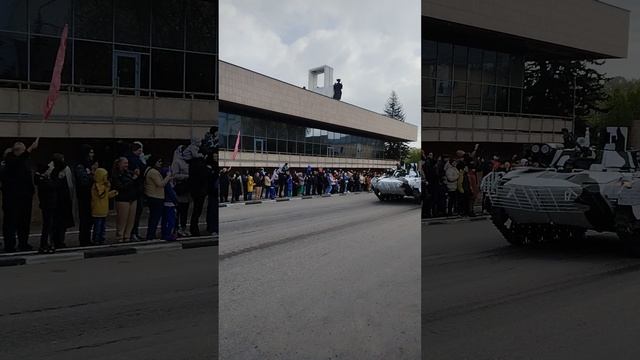 Уникальная военная техника после Парада в Туле у драмтеатра.